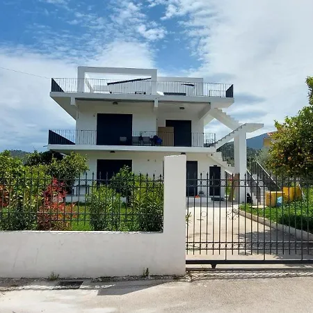 Almeree Apartman Káto Almirí