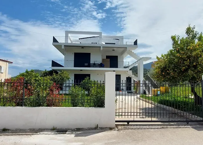 Almeree Apartman Káto Almirí